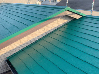 外壁・屋根リフォーム キレイに塗装した、色鮮やかなグリーンの屋根